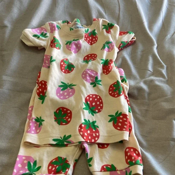 Bundle of toddler pajamas - Picture 4 of 4